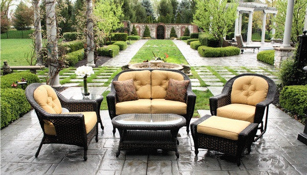 Used outdoor deals wicker furniture