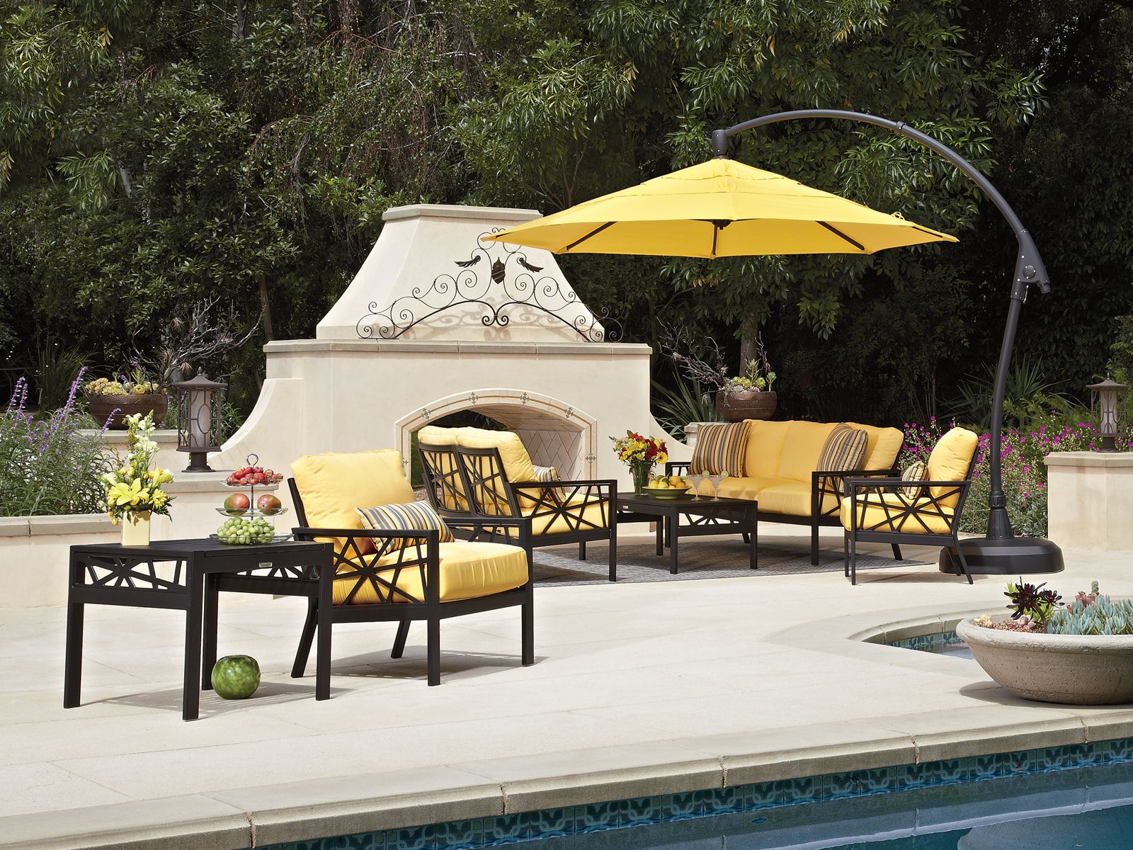 AG28 11' Cantilever Umbrella with Base