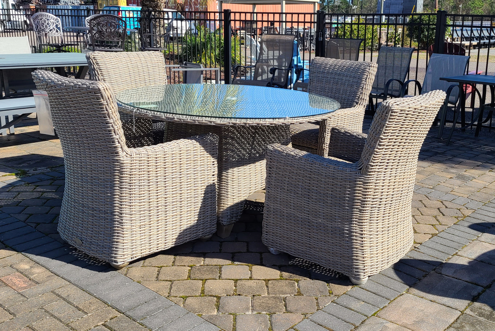 Oxford 54" Round Dining